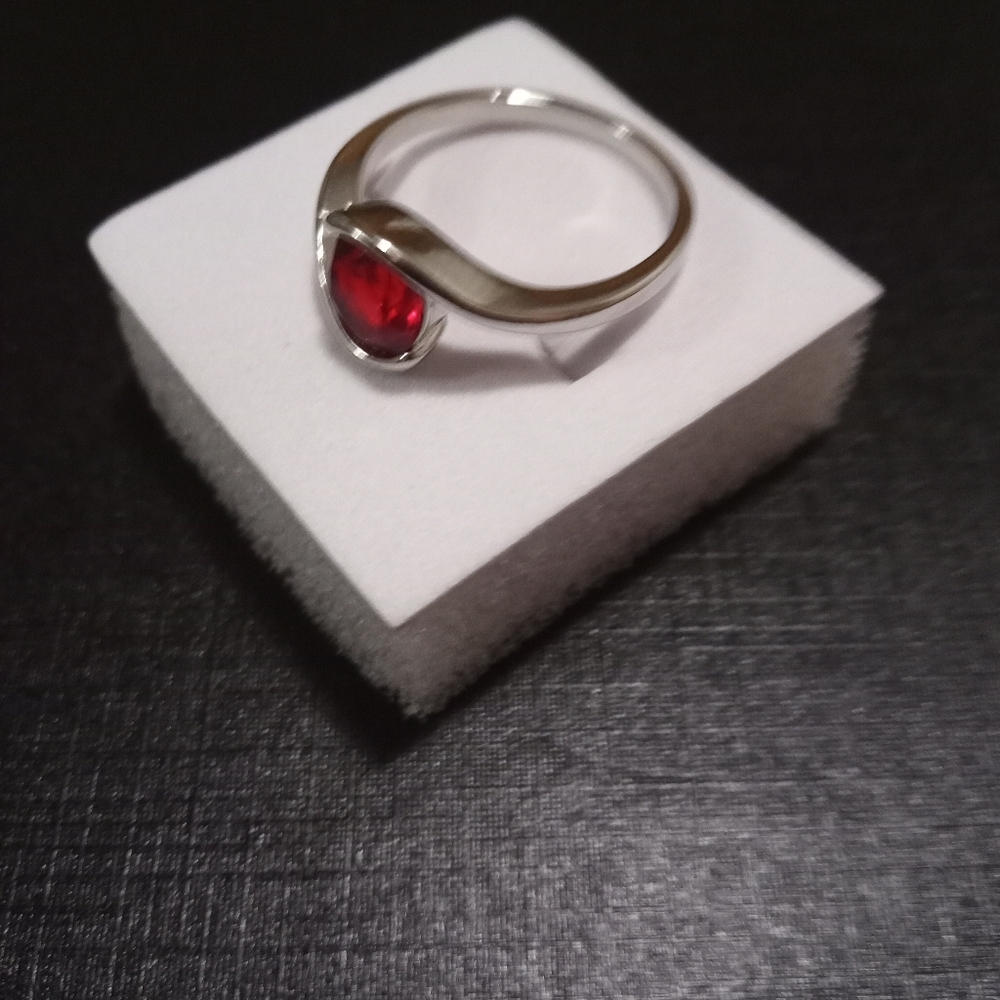 New red ring - Picture 2 of 7
